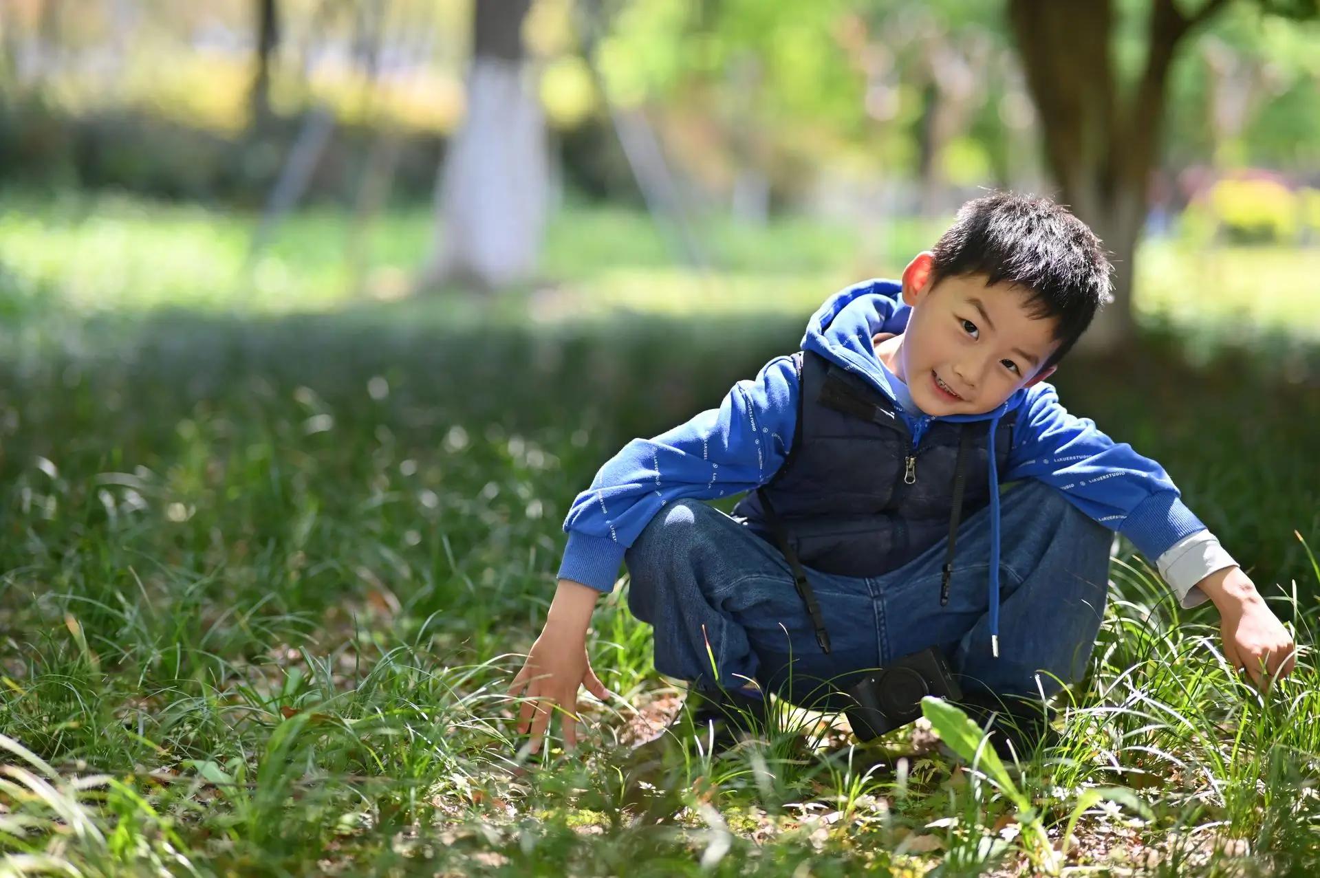 Happy young person outdoors in summer sunshine, representing child and youth therapy support in Vaughan